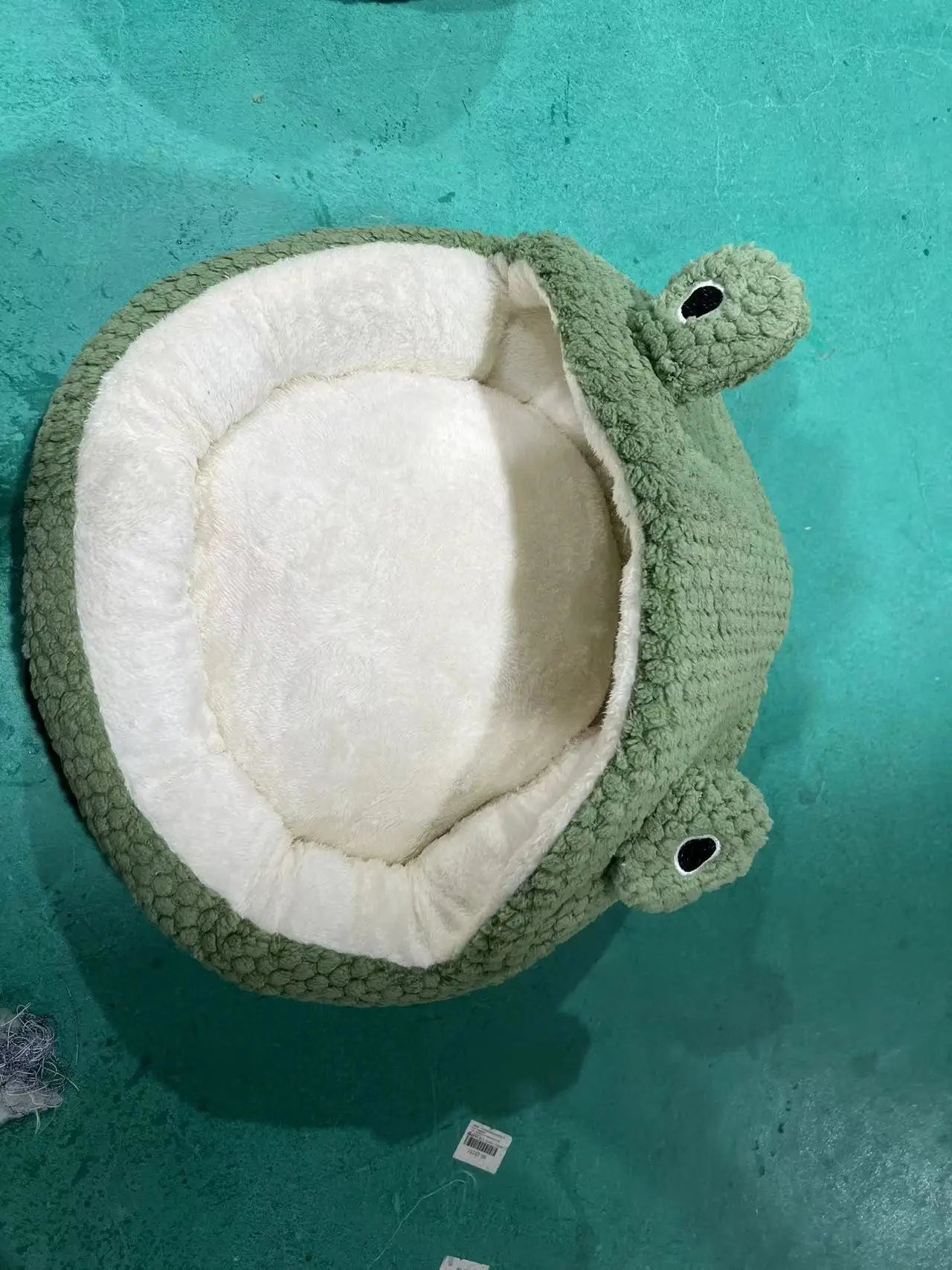 Green Frog Cat Bed – Cute Cartoon Semi-Enclosed Cat Nest for Kittens, Cats &amp; Small Pets